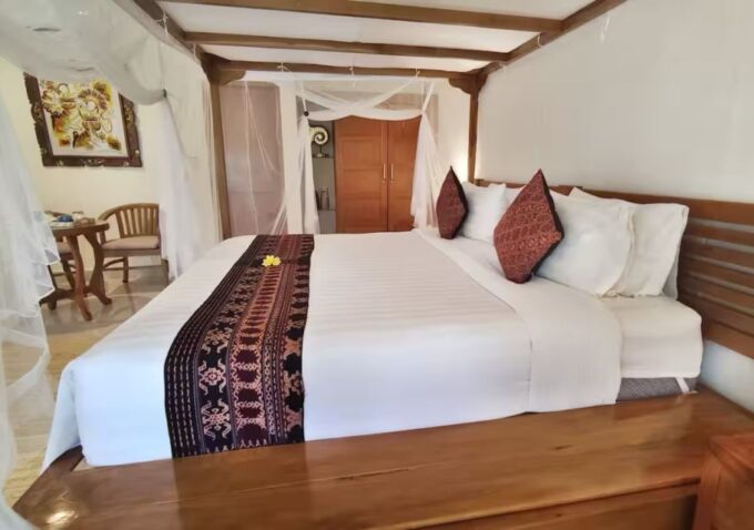 Komodo Islands: 2D1N Speedboat Tour, Land Tour & Hotel Stay - Frequently Asked Questions