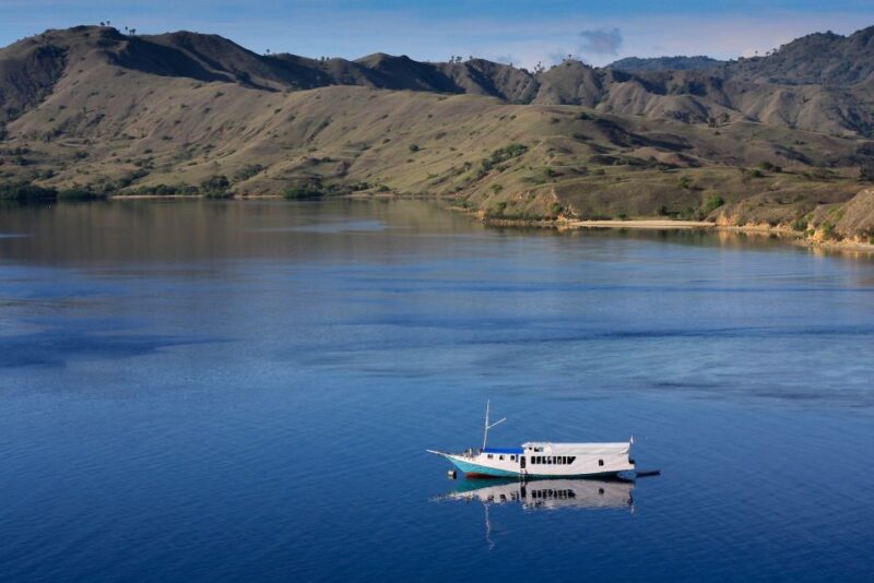 Komodo Islands: Private 2-Day Tour on a Wooden Boat - Itinerary Highlights