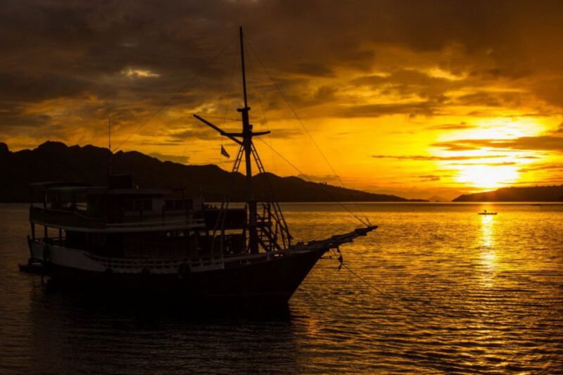 Komodo Islands: Private 2-Day Tour on a Wooden Boat - Boat Amenities