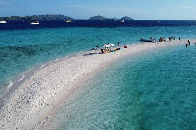 Komodo Islands with Speedboat in Labuhan Bajo - An In-Depth Look at the Tour Experience