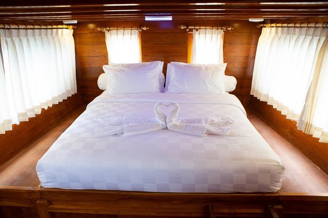 Komodo National Park Overnight Tour in Elegant Boat for Four  - East Nusa Tenggara - Snorkeling and Wildlife Observation