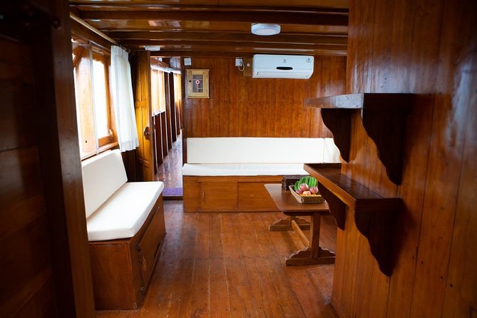 Komodo National Park Overnight Tour in Elegant Boat for Four  - East Nusa Tenggara - Meeting, Pickup, and Cancellation