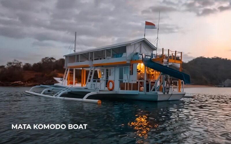 Komodo Tour : 2 Day 1 Night With Private Boat - Liveaboard - Itinerary: Day 1