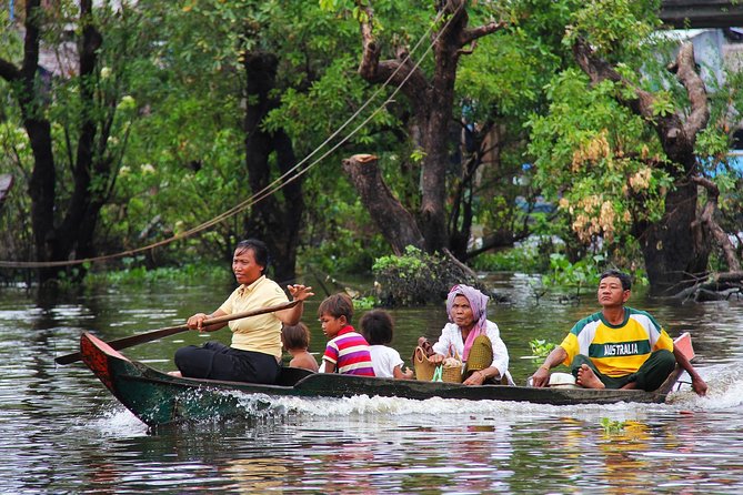 Kompong Khleang - Private Floating Village & Lake Tour From Siem Reap - Interacting With Local Residents