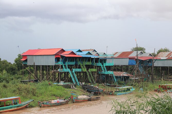 Kompong Phluk With Two Villages Cruise Tour From Siem Riep - Lunch on the Queen Tara