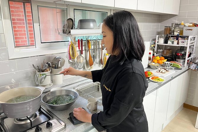 Korean Cooking Class in Seoul With a Professional Chef - Key Points