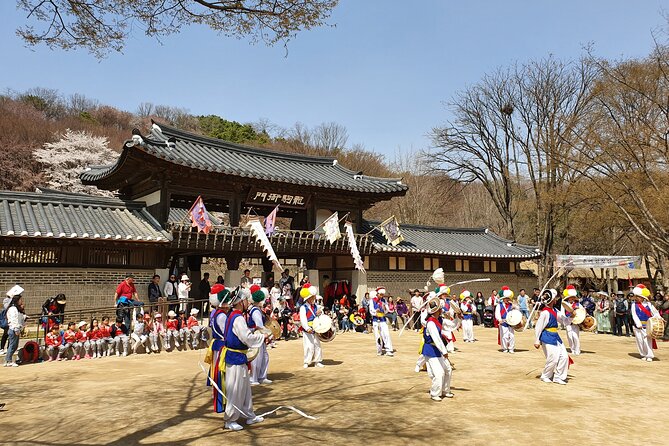 Korean Folk Village Half-Day Guided Tour From Seoul - Exploring Traditional Homes