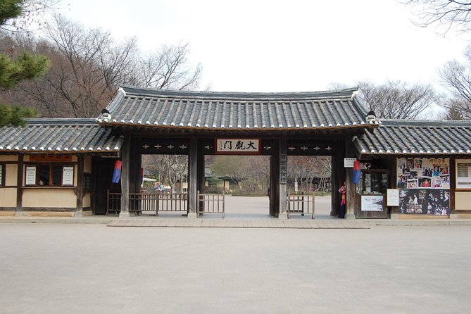 Korean Heritage Tour: Palaces and Villages of Seoul Including Gyeongbokgung Palace - Jogyesa Buddhist Temple Tour
