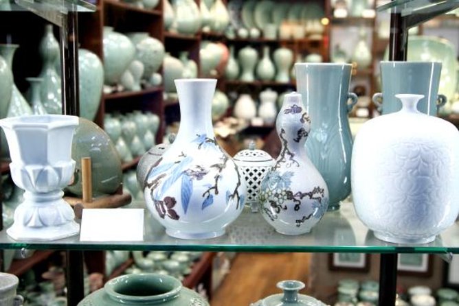 Korean Palace and Market Tour in Seoul Including Insadong and Gyeongbokgung Palace - Accessibility and Walking