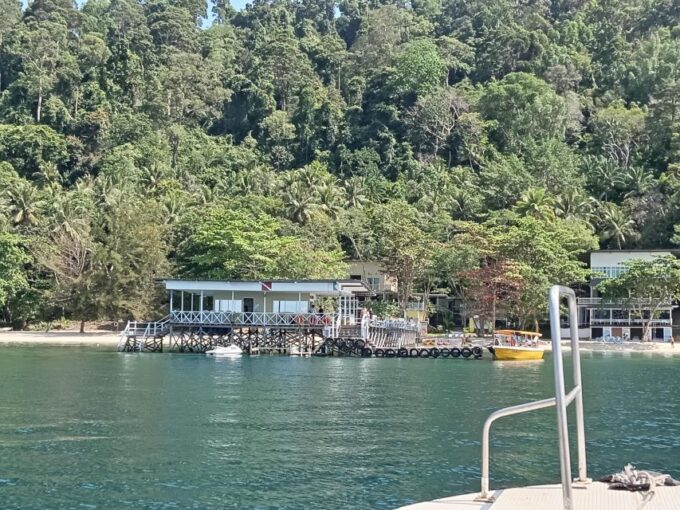 Kota Kinabalu: Rainbow Island Ferry Tickets With Lunch - What to Expect