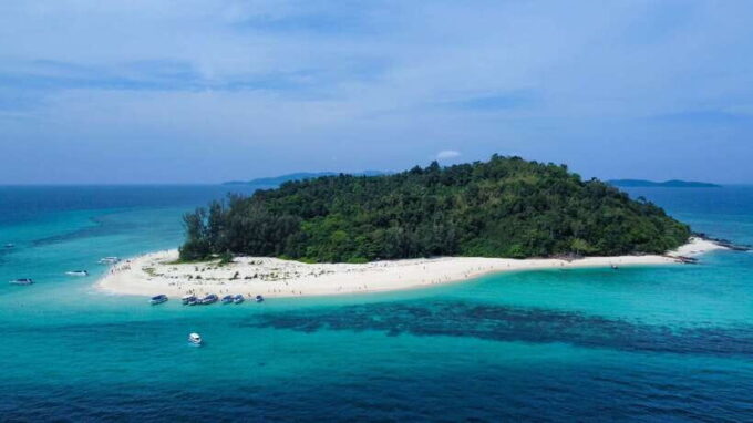 Krabi: Phi Phi Islands Speedboat Tour With Buffet Lunch - Visiting Loh Samah Bay
