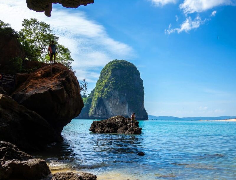 Krabi: Premium 4-Island Day Trip by Longtail Boat With Lunch - Walking on the Sandbar