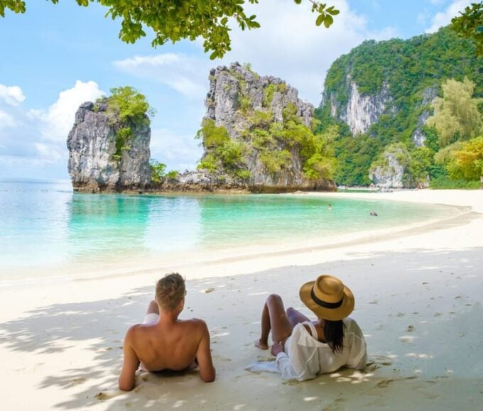 Krabi: Private Long-Tail Boat Tour to Hong Islands - Hong Island Discoveries