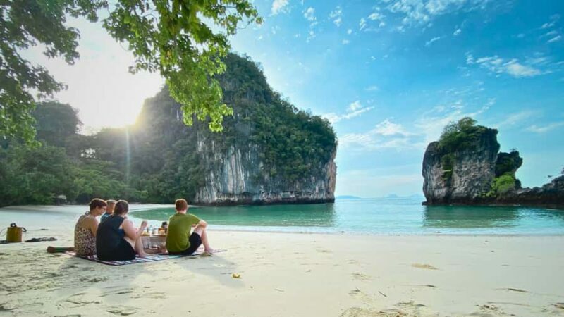 Krabi: Private Luxury Boat to Hong Islands Sunrise & Picnic - Food and Refreshments