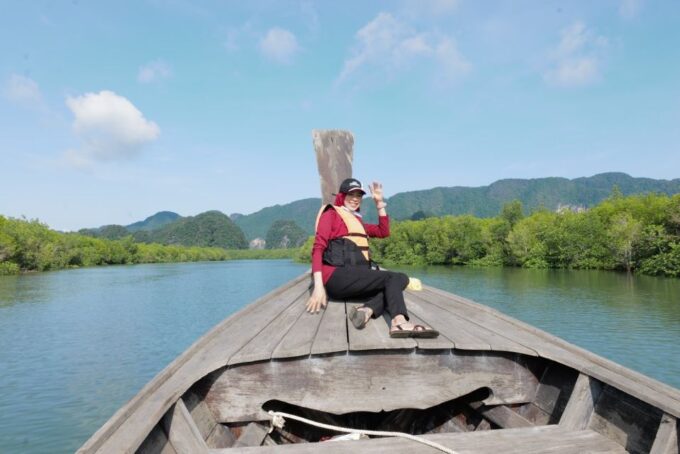 Krabi: Sea Cave Kayaking Tour With Lae Nai Lagoon and Lunch - Refreshing Lagoon Dip