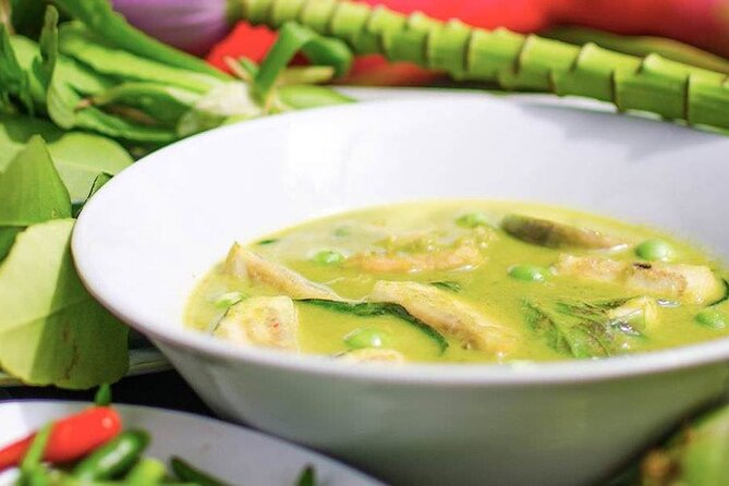 Krabi Thai Cooking Class at Ya Cookery School - Maximum Capacity and Accessibility