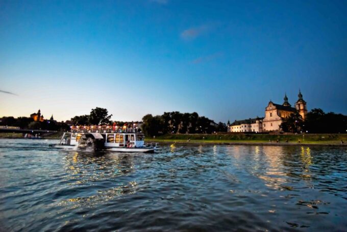 Krakow: 1-Hour Evening Vistula River Cruise - Cruise Duration and Timing