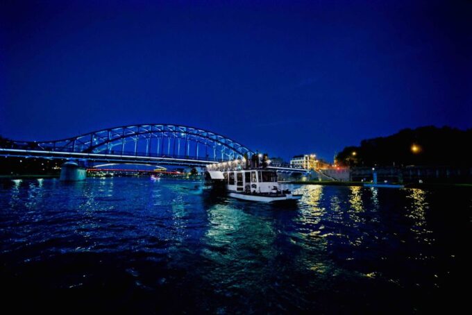 Krakow: 1-Hour Evening Vistula River Cruise - Cruise Route and Landmarks