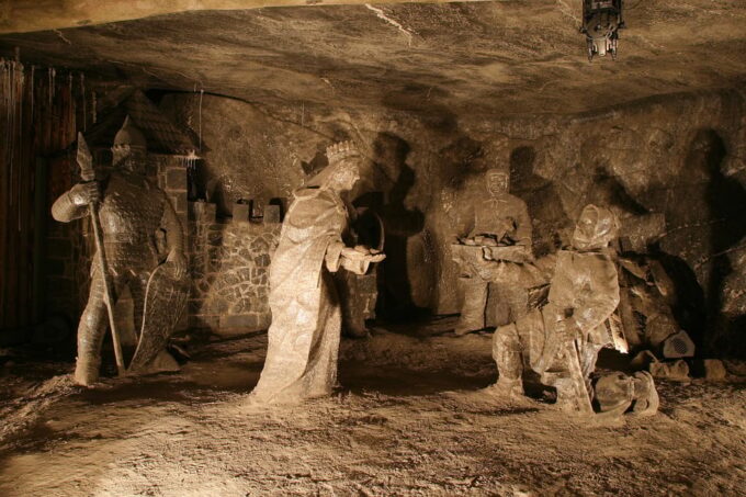 Kraków: 3-Day Jewish Quarter, Wieliczka, and Auschwitz Tour - Wieliczka Salt Mine Exploration