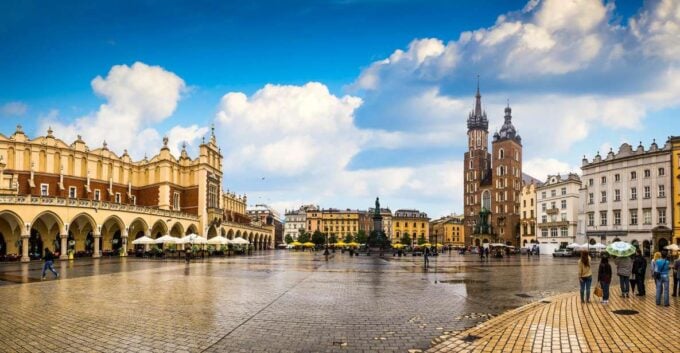 Krakow and Auschwitz: Full Day Trip From Warsaw - Getting There