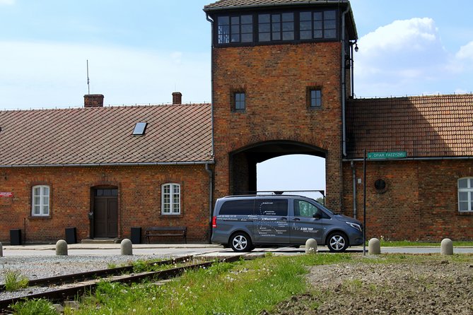 Kraków & Auschwitz-Birkenau Concentration Camp Full-Day Trip From Warsaw - Exploring Auschwitz-Birkenau