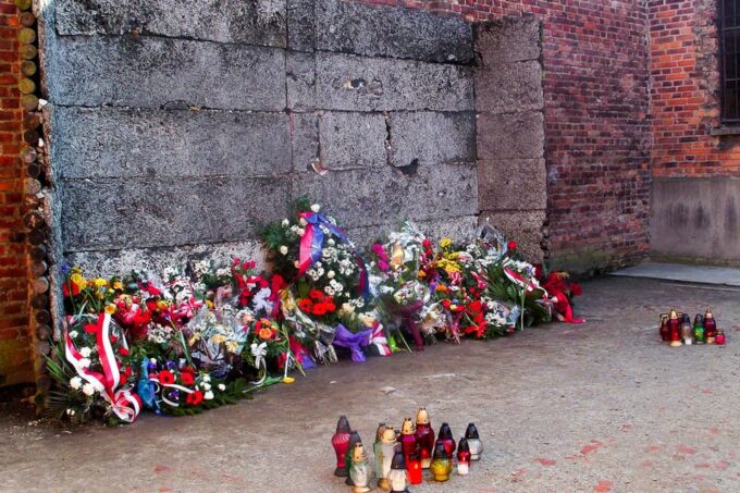 Krakow: Auschwitz-Birkenau Day Trip With Tour Leader - Exploring Auschwitz I and Birkenau