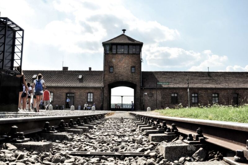 Krakow: Auschwitz-Birkenau Guided Tour Pickup/Lunch Options - Duration and Cancellation Policy