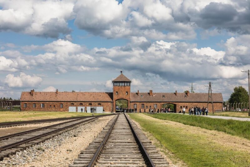 Krakow: Auschwitz-Birkenau Guided Tour With Transfer & Lunch - Key Points