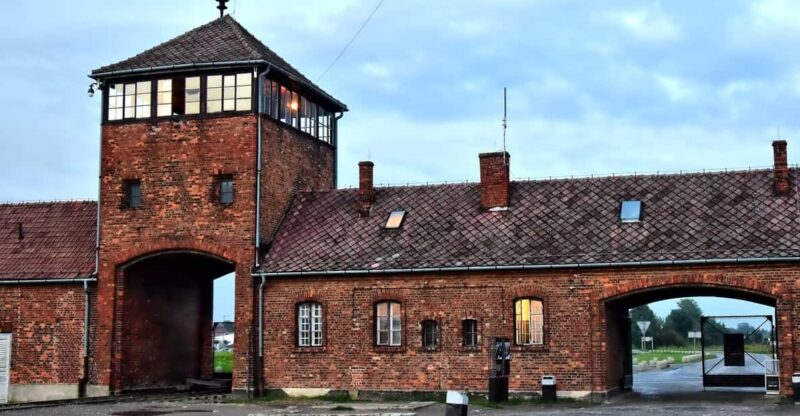 Kraków: Auschwitz-Birkenau Private Tour & Transportation - Pricing and Savings