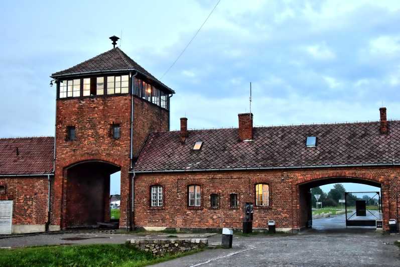 Kraków: Auschwitz-Birkenau Private Tour & Transportation - Itinerary and Duration