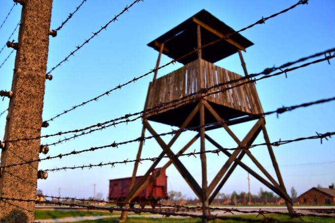 Kraków: Auschwitz-Birkenau & Salt Mine Full-Day Guided Tour - Booking and Reservation