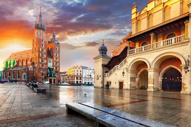 Krakow & Auschwitz Day Tour From Warsaw by Private Car With Lunch - Exploring Auschwitz