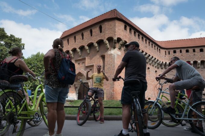 Krakow: Bike Tour of Old Town, Jewish Quarter and the Ghetto - Exploring Krakows History