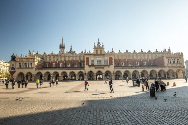 Krakow: City Highlights Sightseeing Private Car Tour - Itinerary Highlights