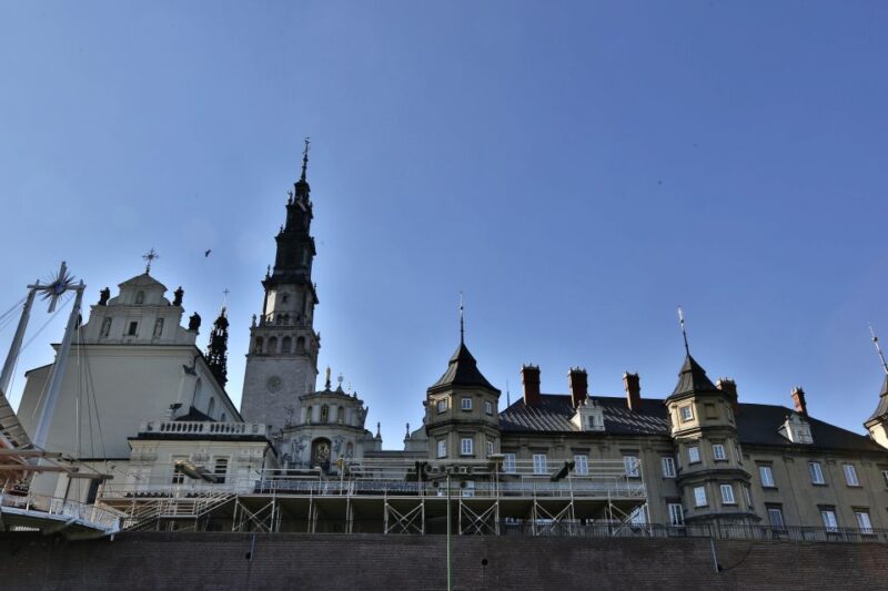 Krakow: Czestochowa & Black Madonna Day Tour - Itinerary and Experience