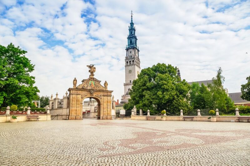 Krakow: Czestochowa & Black Madonna Day Tour - Visitor Statistics and Significance