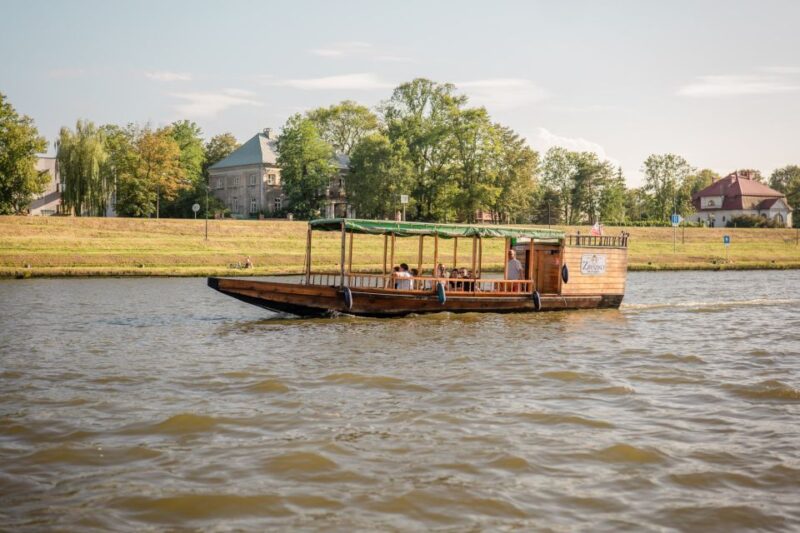 Krakow: Early Bird Vistula River Sightseeing Cruise - Scenic Views