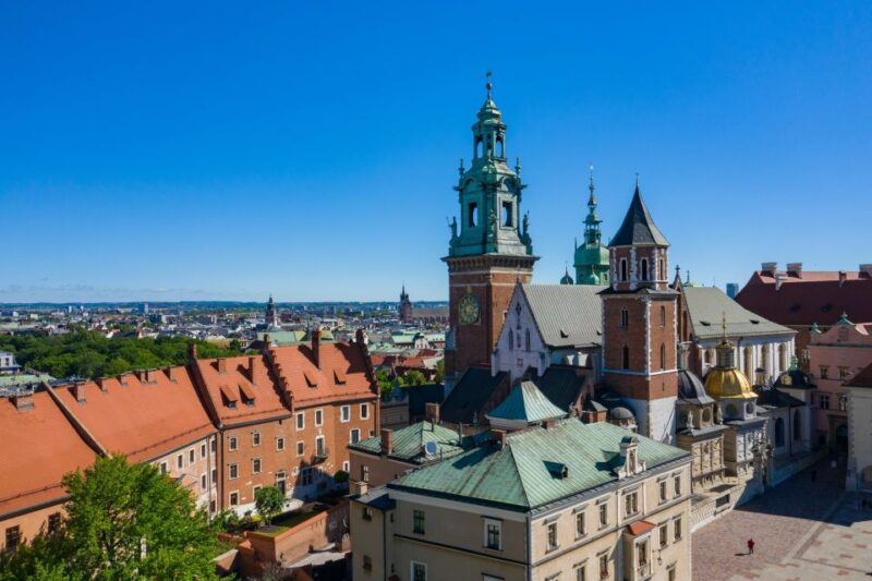 Krakow: Electric Car Sightseeing Tour - Exploring Krakows Main Attractions