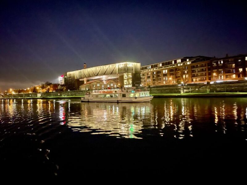 Krakow: Evening Cruise With a Glass of Wine - Key Points