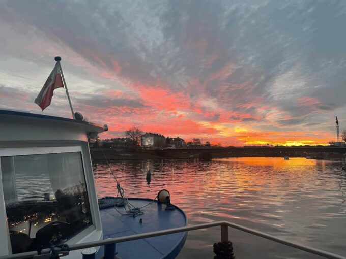 Krakow: Evening Cruise With a Glass of Wine - Departure and Meeting Information