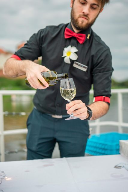 Krakow: Evening Cruise With a Glass of Wine - Frequently Asked Questions