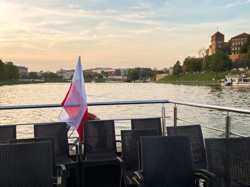 Krakow: Evening Sightseeing Cruise With Drink - Key Points