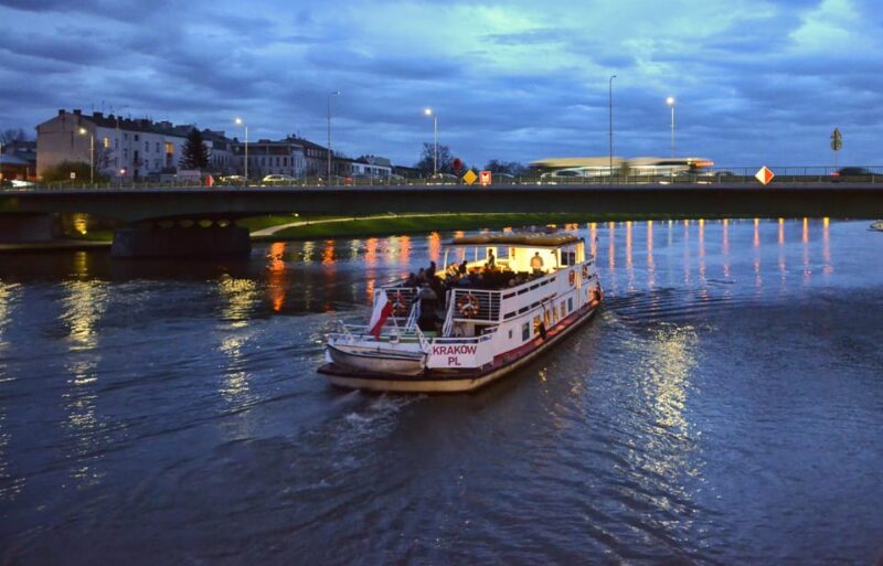 Krakow: Evening Sightseeing Cruise With Drink - Customer Feedback