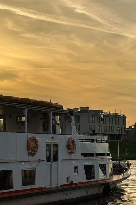 Krakow: Evening Sightseeing Cruise With Drink - Frequently Asked Questions