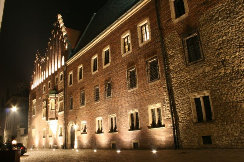Krakow: Evening Walking Tour With Spooky Stories - Uncovering Urban Legends and Tales