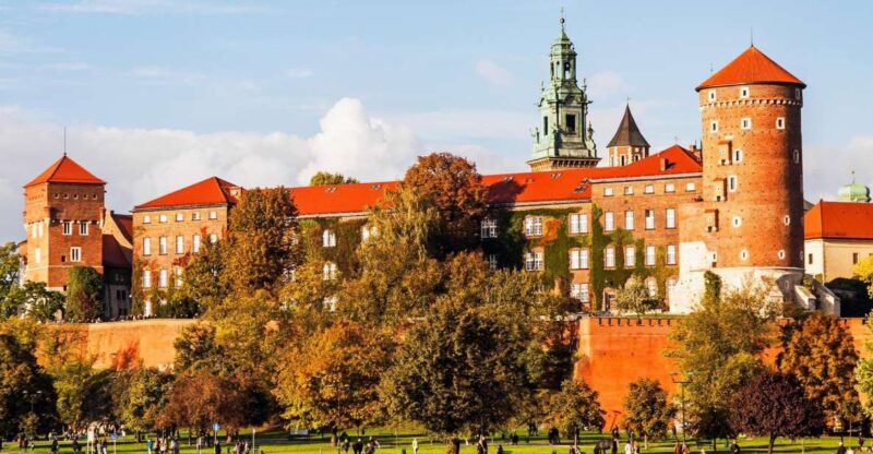 Krakow: Express Walk With a Local in 60 Minutes - Booking and Cancellation Details