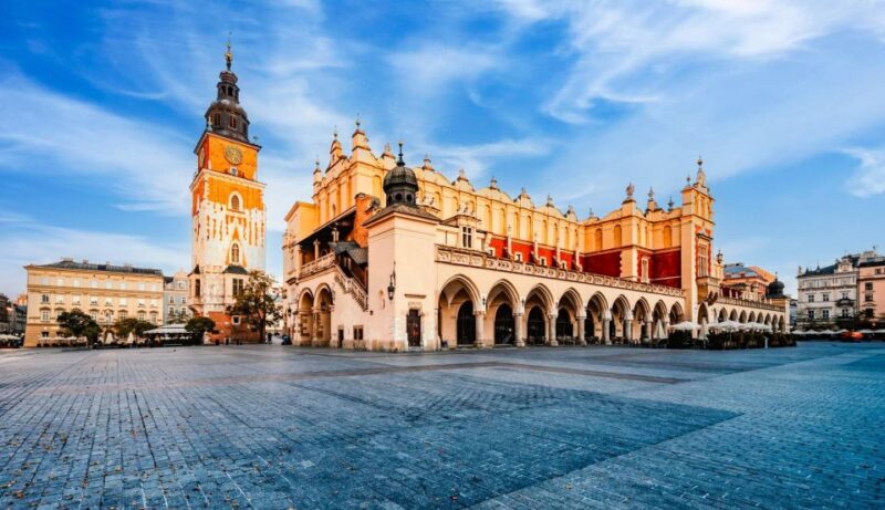 Krakow: Express Walk With a Local in 60 Minutes - Discovering the Citys History