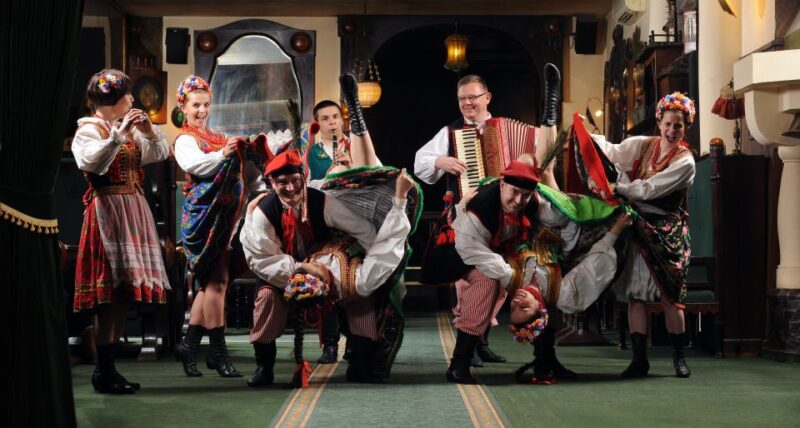 Krakow: Folk Show & 3-Course Dinner at Jama Michalika Café - Dining at Jama Michalika Café