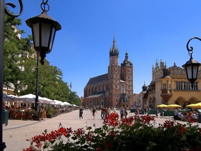 Krakow: Full Day Private Tour From Warsaw - Local Guide Services