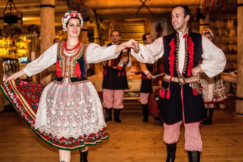 Krakow: Full Traditional Polish Dinner & Folk Show - Dining Experience